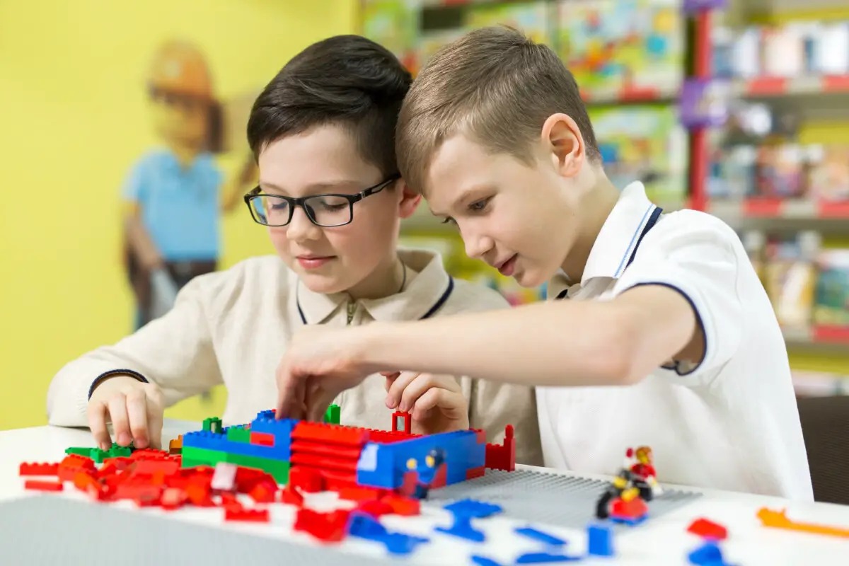Engineering Projects for Middle Schoolers with LEGO